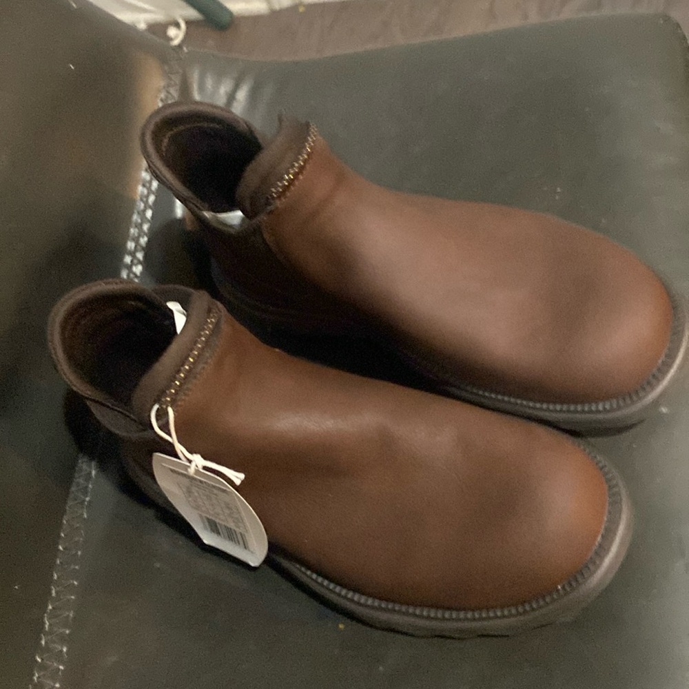 Hey Dude leather new whith tag women Sz 9